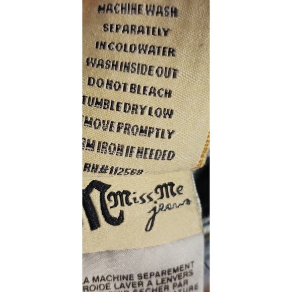 Women's Miss Me Bootcut with Cross Pockets With Raw Hems. 30Wx29L Distressed - Picture 9 of 9